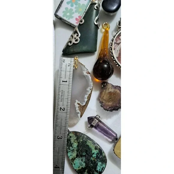 Huge Lot of 17 Vintage Pendants Glass Mixed Gemstones - Picture 8 of 11